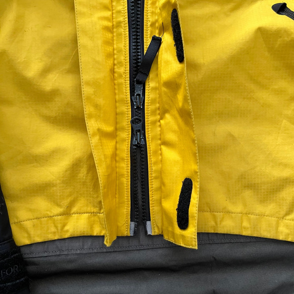 Performance GORE-TEX Cycling Jacket – Men’s Large-Yellow/black – Made in Canada - Picture 10 of 10